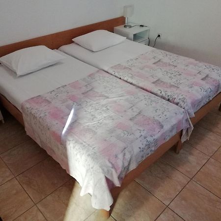 Apartments Mia Starigrad Paklenica Exterior foto