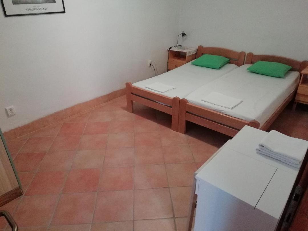 Apartments Mia Starigrad Paklenica Exterior foto